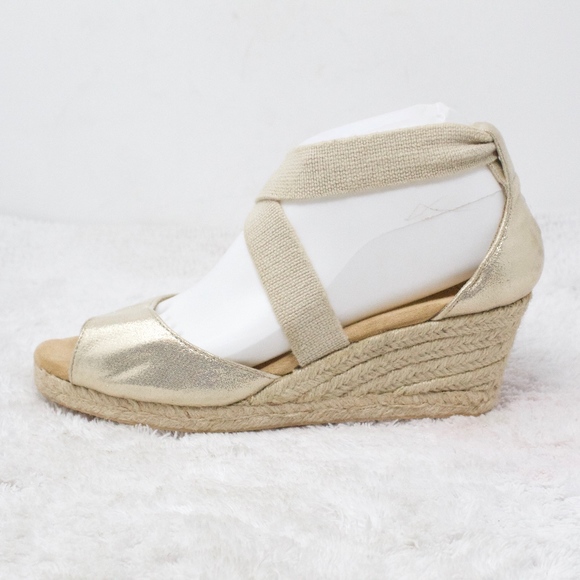 White Mountain Shoes - White Mountain Jute Gold Wedge Sandals Size 7.5